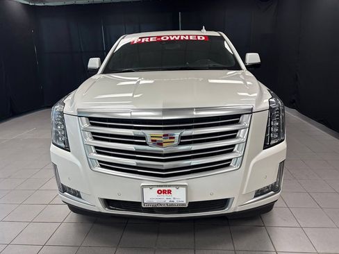 Used 2018 Cadillac Escalade Platinum AWD/4WD image 10