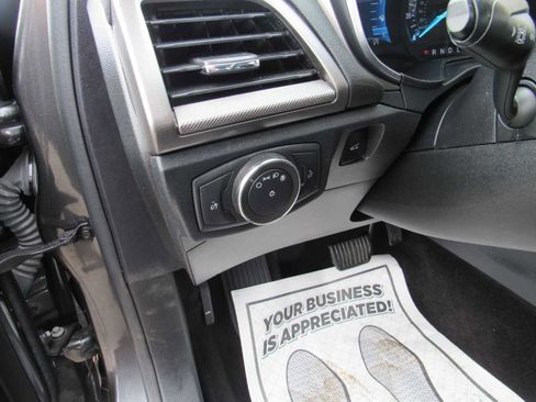 Used 2020 Ford Fusion SE image 11