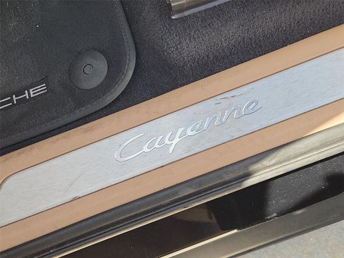 Used 2022 Porsche Cayenne AWD/4WD image 32
