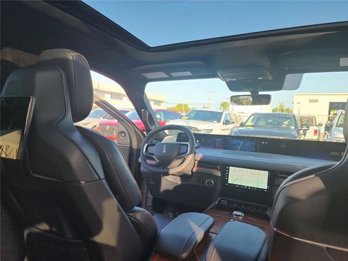 New 2025 Lincoln Navigator Black Label image 30