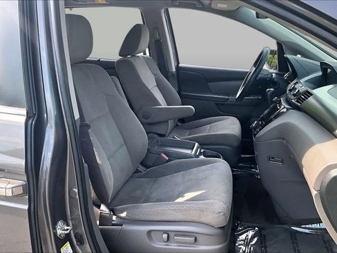 Used 2016 Honda Odyssey SE image 9