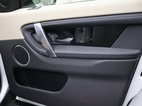 Used 2021 Land Rover Discovery Sport SE image 12