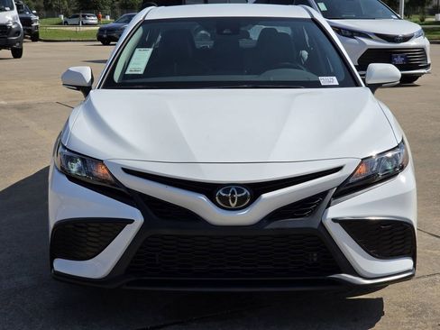 Used 2024 Toyota Camry SE FWD image 3