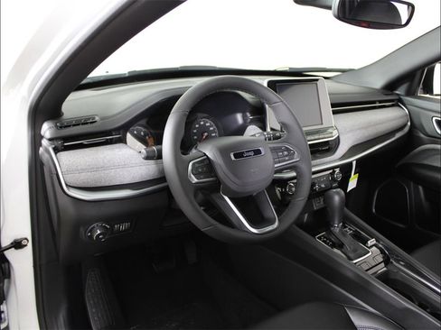 New 2025 Jeep Compass Latitude image 13