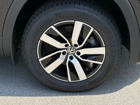 Used 2021 Volkswagen Atlas SE image 4