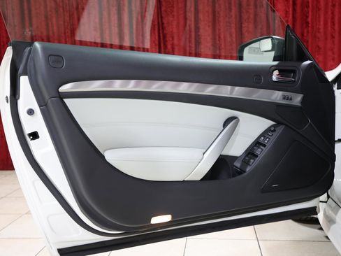 Used 2015 INFINITI Q60 Convertible w/ Premium Package image 13