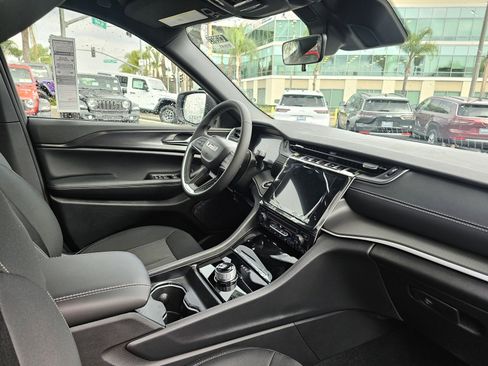 New 2025 Jeep Grand Cherokee Laredo X image 28