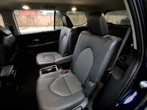 Used 2025 Toyota Grand Highlander FWD image 19