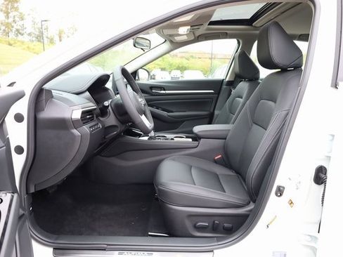 New 2025 Nissan Altima 2.5 SL image 11