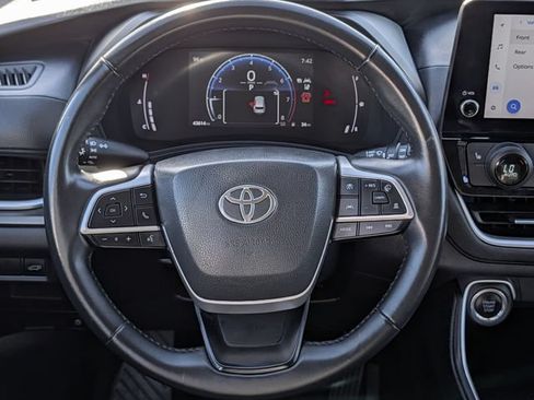 Used 2025 Toyota Grand Highlander AWD image 13
