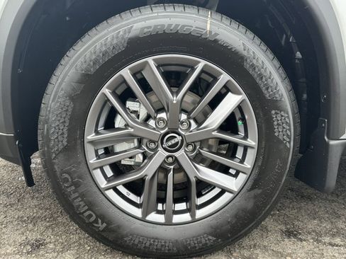 New 2025 Nissan Rogue S image 12