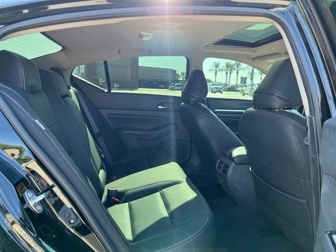 Used 2023 Nissan Altima 2.0 SR FWD image 14