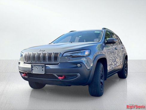 Used 2019 Jeep Cherokee Trailhawk w/ Cold Weather Group AWD/4WD image 2