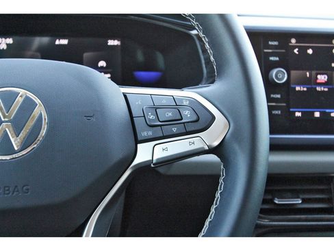 Used 2022 Volkswagen Taos SE image 24