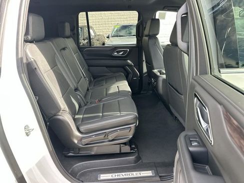 Used 2024 Chevrolet Suburban LT image 26