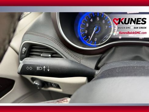 Used 2020 Chrysler Pacifica Limited FWD image 19