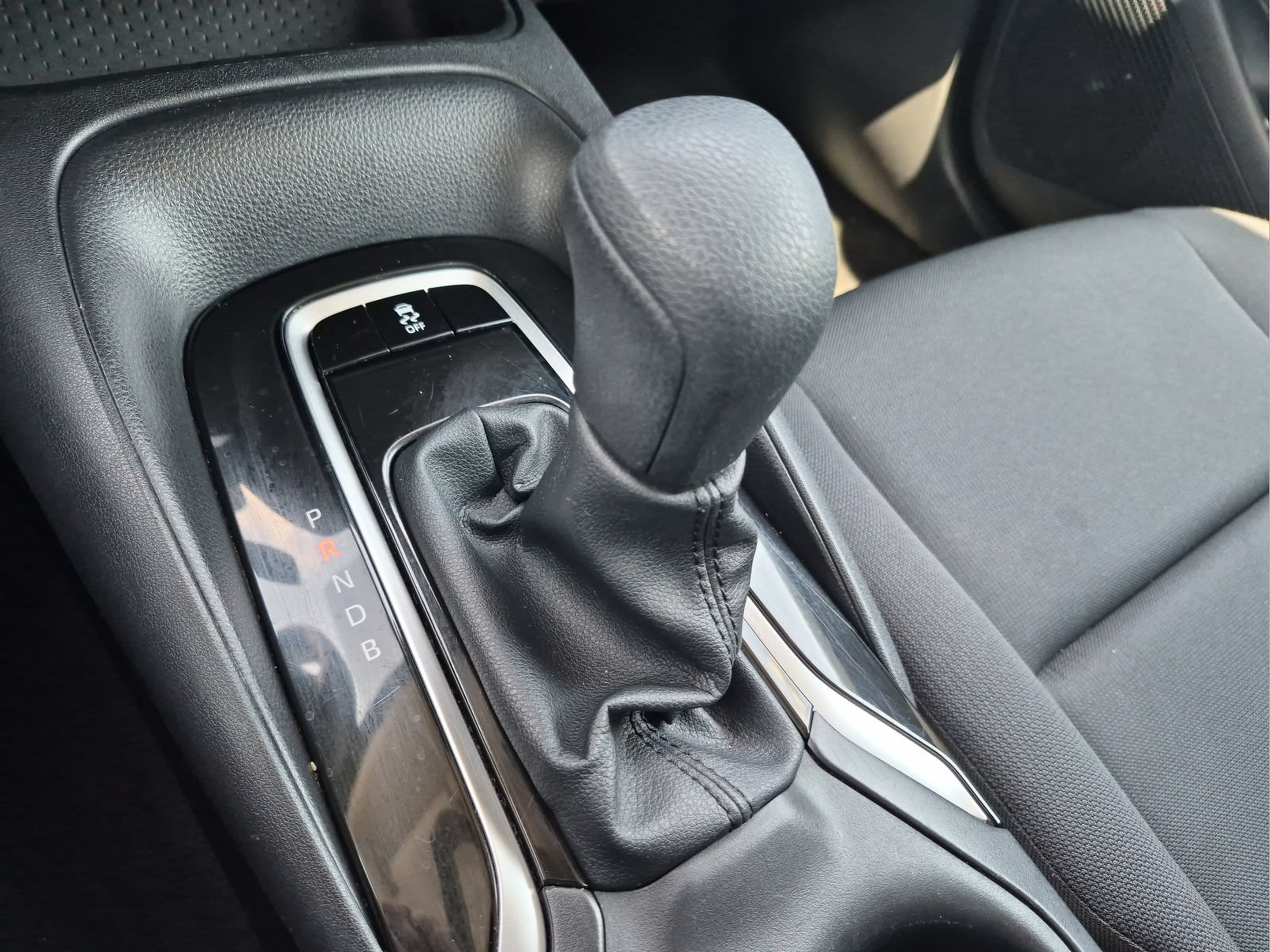 Used 2025 Toyota Corolla LE FWD image 15