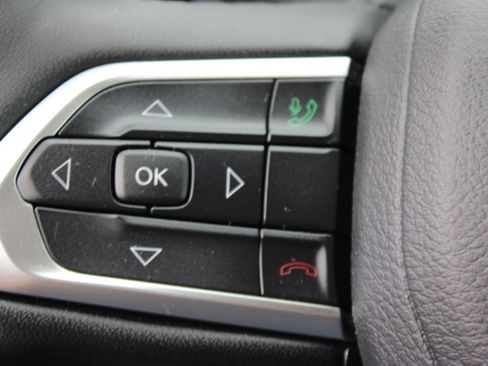 Used 2025 Jeep Compass Limited AWD/4WD image 19