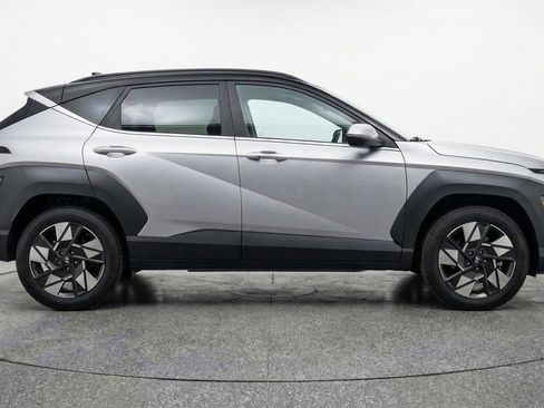 Used 2025 Hyundai Kona SEL image 11