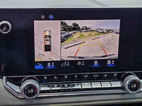 Used 2024 Chevrolet Colorado ZR2 w/ ZR2 Convenience Package III AWD/4WD image 21