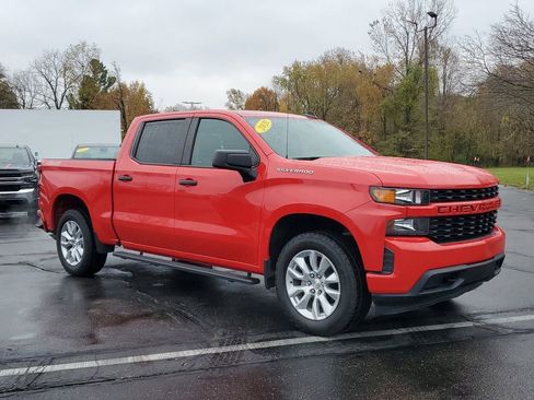 Used 2020 Chevrolet Silverado 1500 Custom w/ Custom Value Package image 2