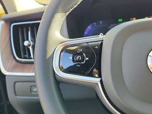 Certified 2024 Volvo XC60 T8 Ultimate w/ Protection Package Premier image 36