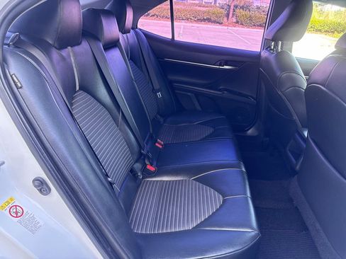 Used 2019 Toyota Camry SE w/ Carpet Mat Package FWD image 13