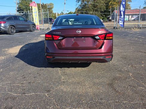 Used 2024 Nissan Altima 2.5 SV FWD image 4