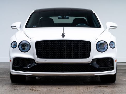 Used 2021 Bentley Flying Spur V8 AWD/4WD image 2