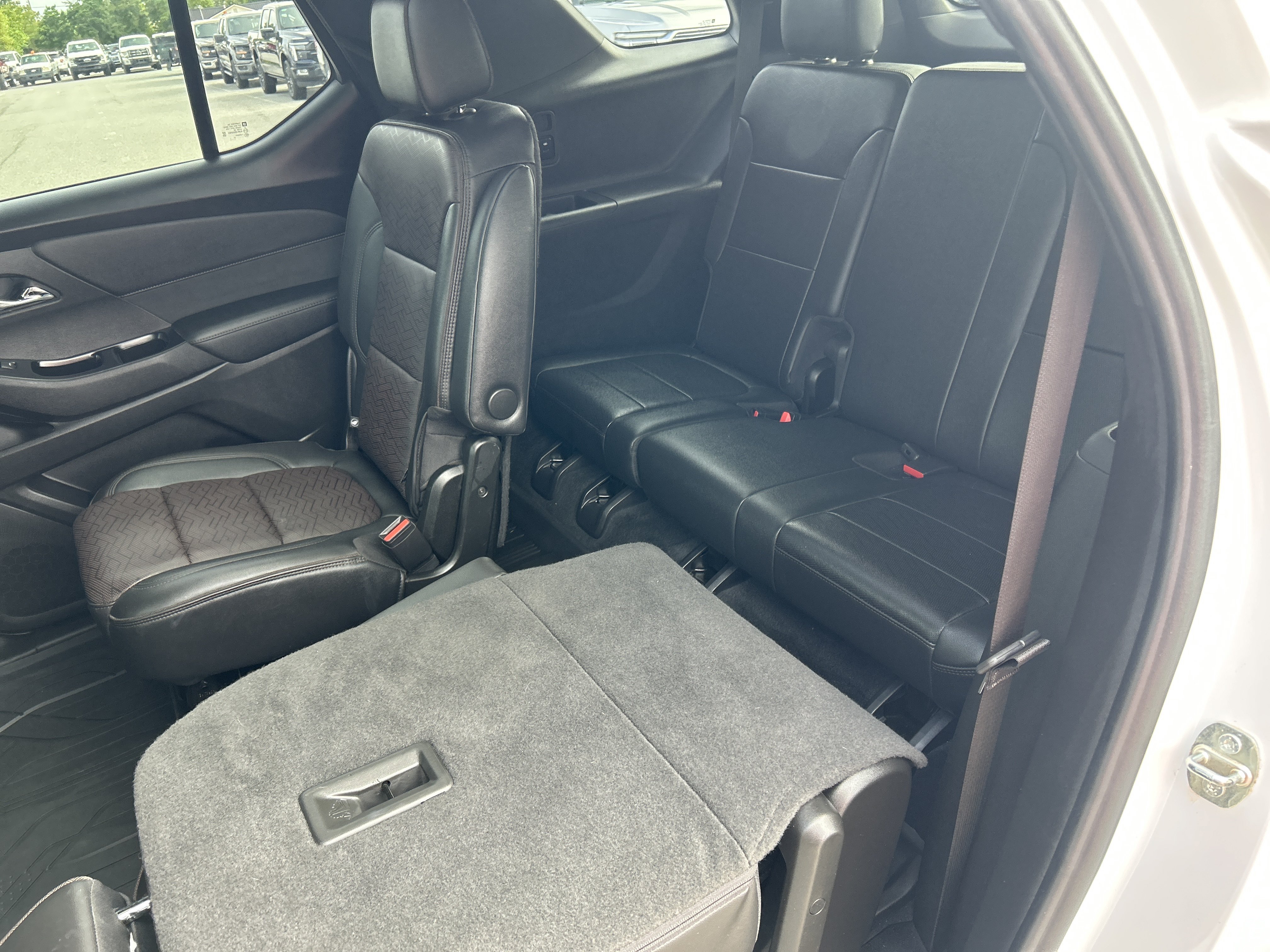 Used 2023 Chevrolet Traverse High Country w/ LPO, Floor Liner Package AWD/4WD image 17