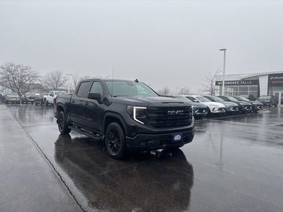 New 2026 GMC Sierra 1500 Elevation w/ LPO, Elevation Black Package