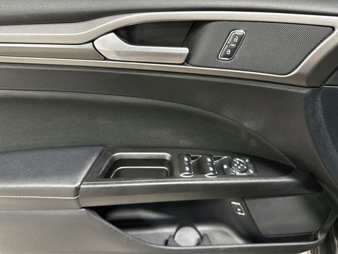 Used 2017 Ford Fusion SE w/ Equipment Group 601A FWD image 17