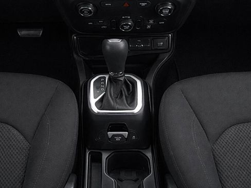 Used 2020 Jeep Renegade Altitude FWD image 14