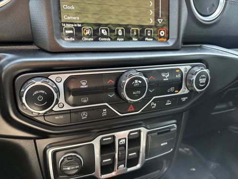 Used 2022 Jeep Wrangler Unlimited Sahara w/ Safety Group AWD/4WD image 25