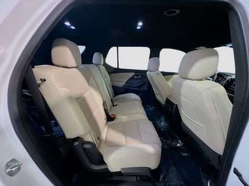 Used 2022 Chevrolet Traverse LS FWD image 19