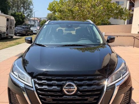 Used 2021 Nissan Kicks SV FWD image 3