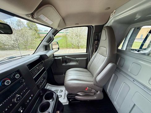 Used 2019 Chevrolet Express 2500 w/ Driver Convenience Package image 8