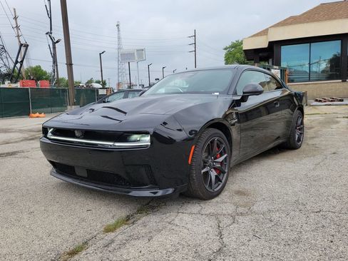 Used 2024 Dodge Charger Daytona Scat Pack w/ Plus Group AWD/4WD image 2