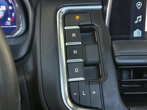 Used 2024 Chevrolet Tahoe High Country w/ Premium Package image 32