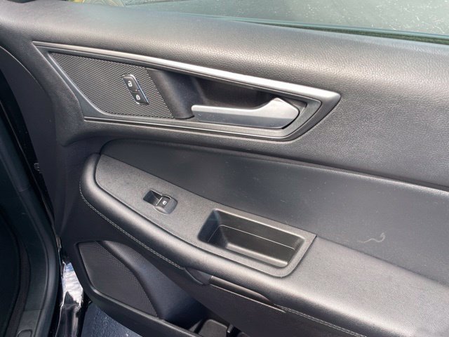 Used 2020 Ford Edge SE FWD image 45