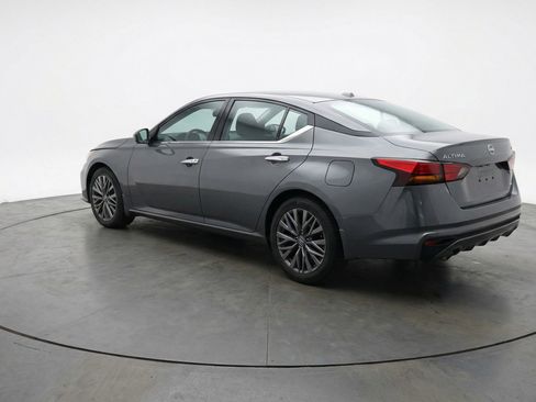 Used 2025 Nissan Altima 2.5 SV image 6