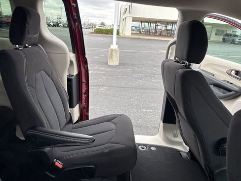 Used 2023 Chrysler Voyager LX FWD image 36