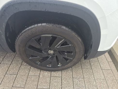 Used 2025 Volkswagen Atlas SE AWD/4WD image 5