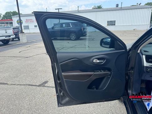 Used 2014 Jeep Cherokee Limited w/ Technology Group image 16