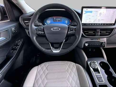Used 2023 Ford Escape Platinum w/ Premium Technology Package AWD/4WD image 6