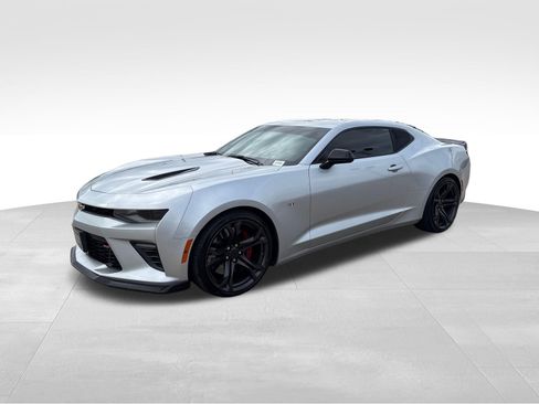 Used 2018 Chevrolet Camaro SS RWD image 13