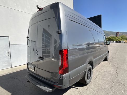 Used 2025 Mercedes-Benz Sprinter 2500 image 15