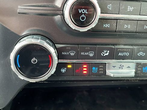 Used 2022 Ford F150 Lariat w/ Equipment Group 502A High AWD/4WD image 21
