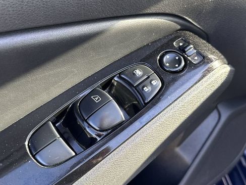 Used 2024 Nissan Altima 2.5 SR FWD image 17