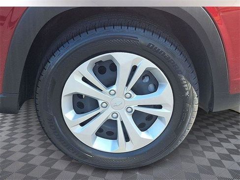 Used 2025 Chevrolet Trax LS image 8